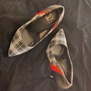 NY & Company Madison Pump black/white plaid with red side panel